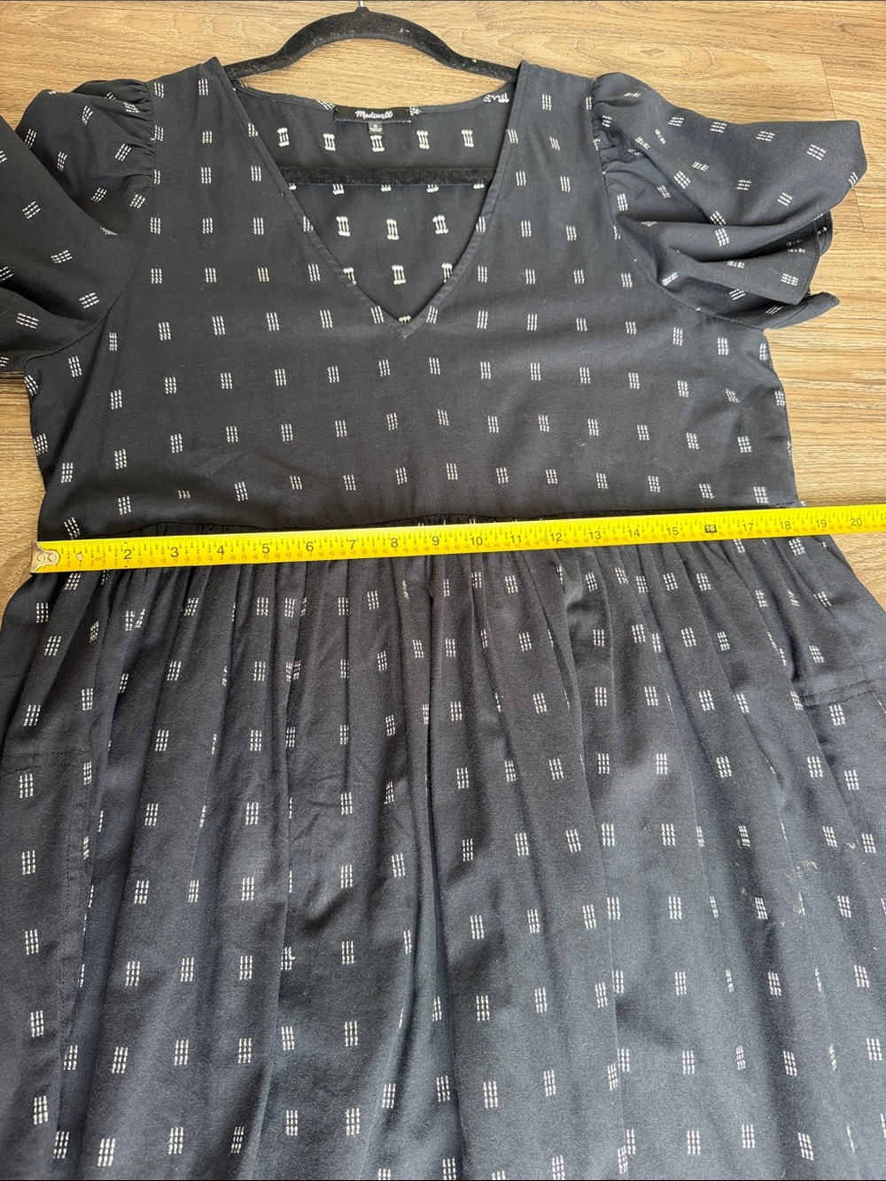 Madewell Dobby Puff-Sleeve V-Neck Midi Dress Size: M - Picture 7 of 8